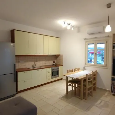 Levanda Paros House شقة